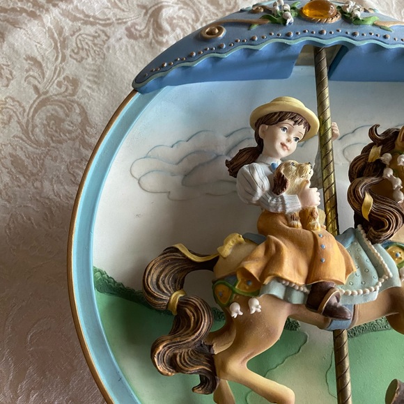 10th PLATE VINTAGE 1994 ‘MY FAVORITE MEMORY of the CAROUSEL DAYDREAMS COLLECTION - Picture 4 of 8